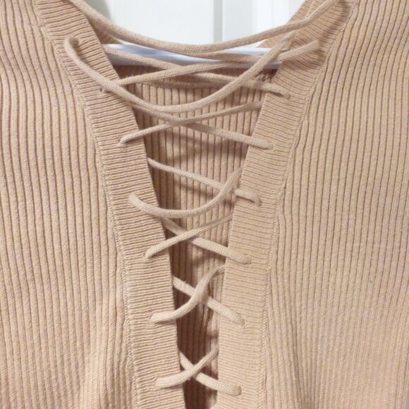 FOREVER 21 light pink sweater with open back lace up details on the back - Picture 5 of 7